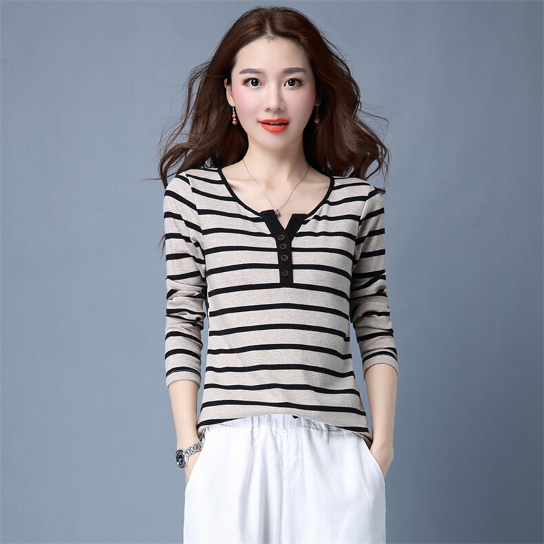 2021秋季新款简约时尚减龄气质单排扣拼接领休闲舒适条纹T恤，女装T恤，鑫鑫格