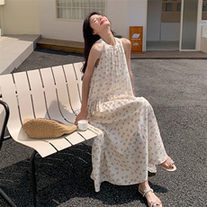 法式高级感碎花连衣裙2025年夏季新款无袖度假气质复古小个子长裙，女装连衣裙，2D075