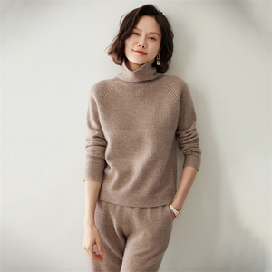 时尚高领开叉女士羊绒衫 舒适保暖显瘦毛衣套装图片