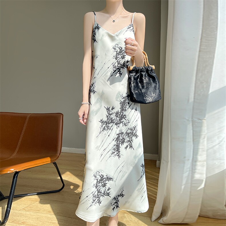 新中式水墨竹林吊带连衣裙女2024新款夏季雅致复古禅意碎花长裙子图片