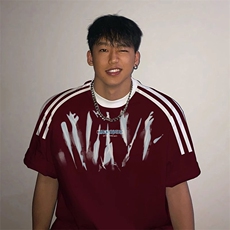 酒红色
