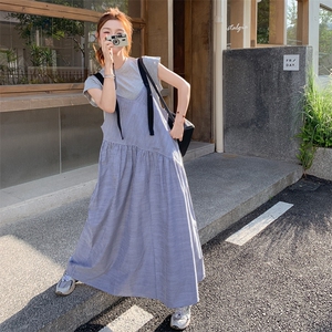 韩系小清新条纹连衣裙女2025夏季新款设计感温柔小众不规则背带裙图片