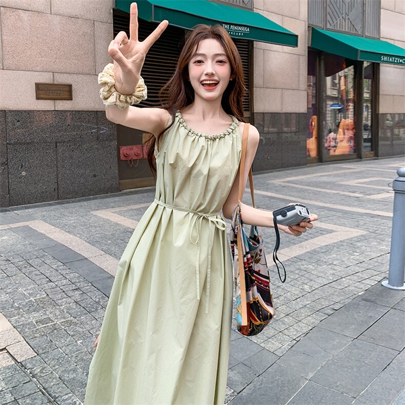 豆绿色浪漫度假风简约连衣裙女2025夏季新款小个子超好看吊带长裙,女装连衣裙,纯色衣恋