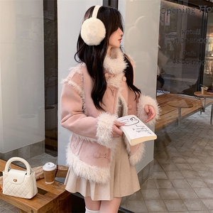 粉色高级感皮毛一体外套女短款2024冬季新款小个子设计毛茸茸上衣图片