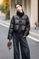 美拉德pu皮羽绒服女短款冬季新款免洗立领小个子加厚白鸭绒外套，女装羽绒服，意芙