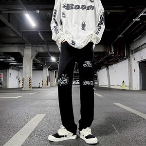 2023春装新款 小众高街暗黑风腰果花破洞牛仔裤 B221-LK22006-P50图片