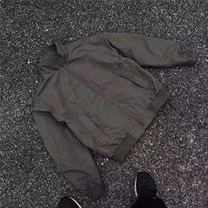 灰色