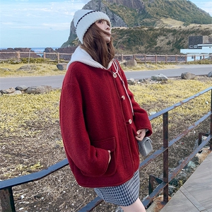 红色针织连帽羊羔毛外套女冬季2025新款小个子设计感宽松短款棉衣图片
