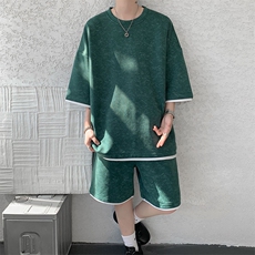 暗绿色