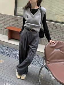 2025年秋季百搭双股刺绣V领马甲