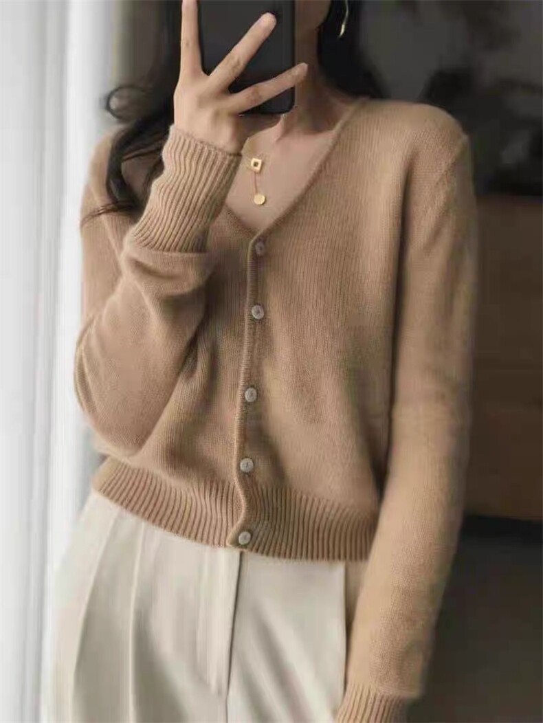 2025春季新款亲肤V领系扣纯羊毛开衫女纯色外套薄款针织毛衣紫色图片