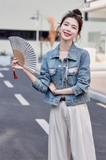 2024春季新款新中式刺绣复古做旧水洗短款牛仔外套，女装短外套，瑶迪依秀