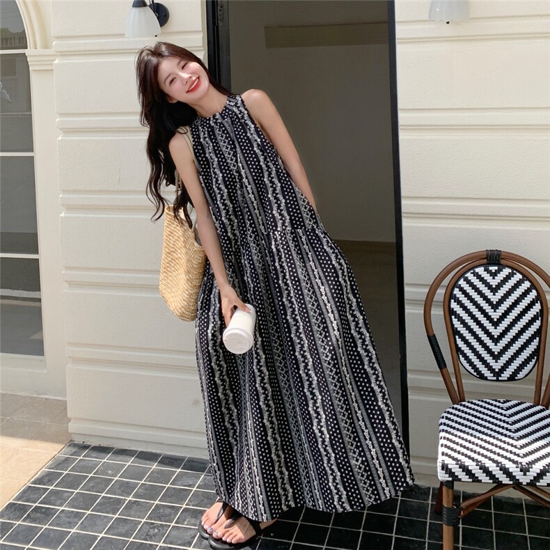 复古碎花吊带连衣裙套装女2025夏新款设计感镂空罩衫度假风两件套,女装连衣裙,2C087