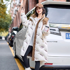 设计感印花撞色羽绒服女中长款2024冬新款加厚保暖连帽白鸭绒外套，女装羽绒服，雅静靓衣
