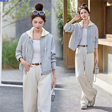 短外套女2026春秋新款时尚洋气减龄妈妈高级感连帽可脱卸夹克上衣，女装皮衣，潮流依族