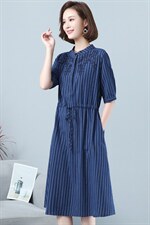 中年妈妈连衣裙女2025夏季新款条纹洋气减龄收腰显瘦气质衬衫裙子图片