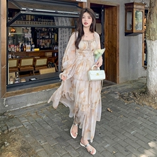 法式浪漫方领碎花连衣裙女2025年夏季新款温柔气质度假显瘦长裙子，女装连衣裙，2C222