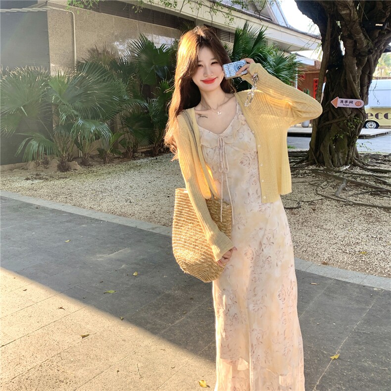 温柔风黄色碎花吊带裙套装女夏针织开衫气质海边度假连衣裙两件套,女装套装/套裙,维壹