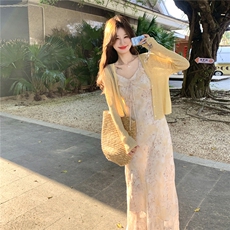 温柔风黄色碎花吊带裙套装女夏针织开衫气质海边度假连衣裙两件套，女装套装/套裙，维壹