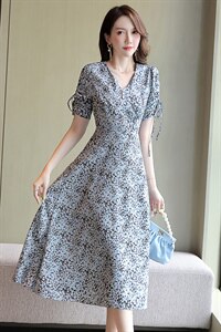 2025夏季简约时尚优雅气质V领收腰显瘦修身连衣裙图片