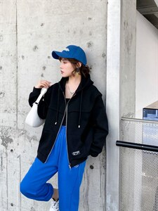 带帽棒球服图片