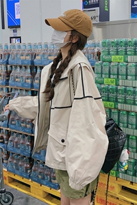 独特漂亮短款冲锋衣女春秋2025年超火好看设计感小众休闲夹克外套图片