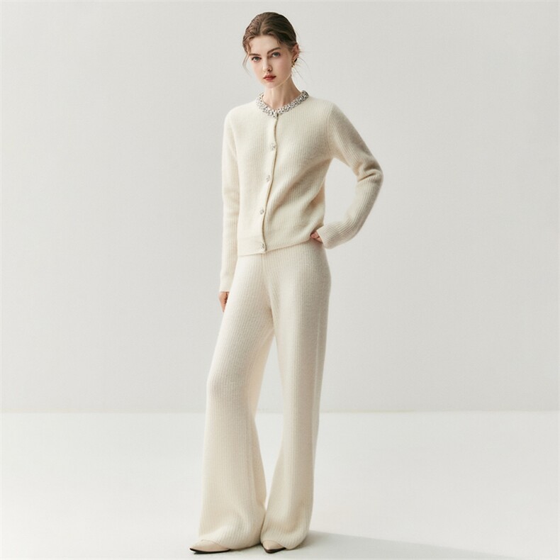 2025年秋季新款百搭圆领带钻扣子加厚开衫，女装针织衫/毛衣，绒创羊绒