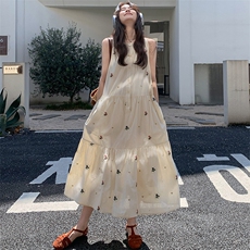 法式俏皮减龄少女感绣花连衣裙女夏季新款时尚洋气休闲百搭背心裙，女装连衣裙，2C258