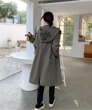 现货印花休闲口袋收腰风衣，女装风衣，汐美