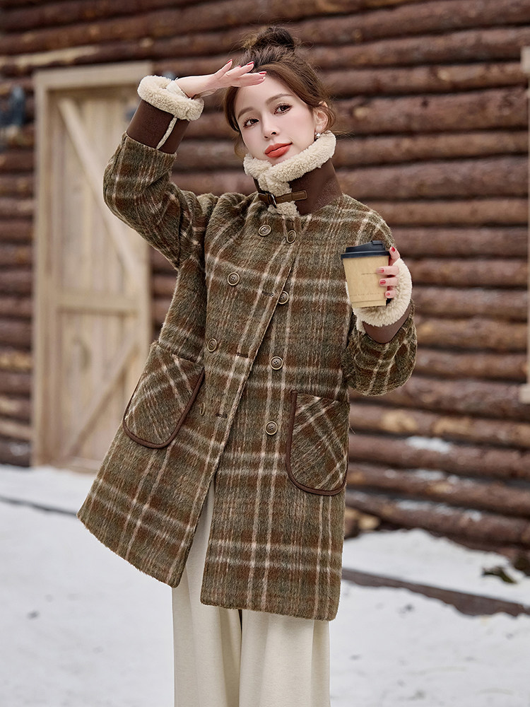 羽绒服女中长款冬新款今年流行独特漂亮翻领格子保暖大衣外套,女装羽绒服,水衣源