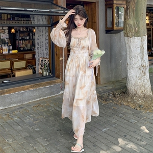 法式浪漫方领碎花连衣裙女2025年夏季新款温柔气质度假显瘦长裙子图片