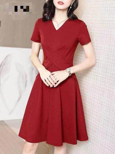 夏季新款，修身版连衣裙，4个码现货，女装连衣裙，依柏璐