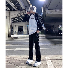 黑色