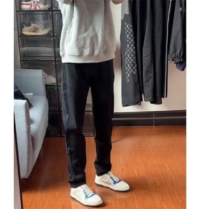 痞帅潮流牛仔裤男潮牌修身小脚早春欧美高端水洗做旧休闲直筒长裤图片
