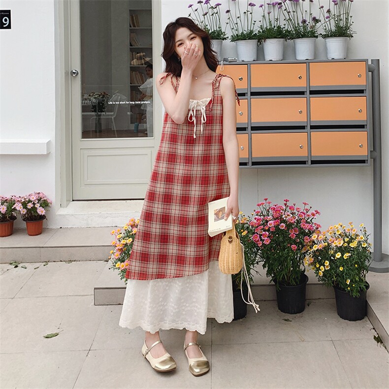 森系田园风红色格纹连衣裙女2025夏季新款超火蕾丝拼接漂亮吊带裙,女装连衣裙,浙宝220