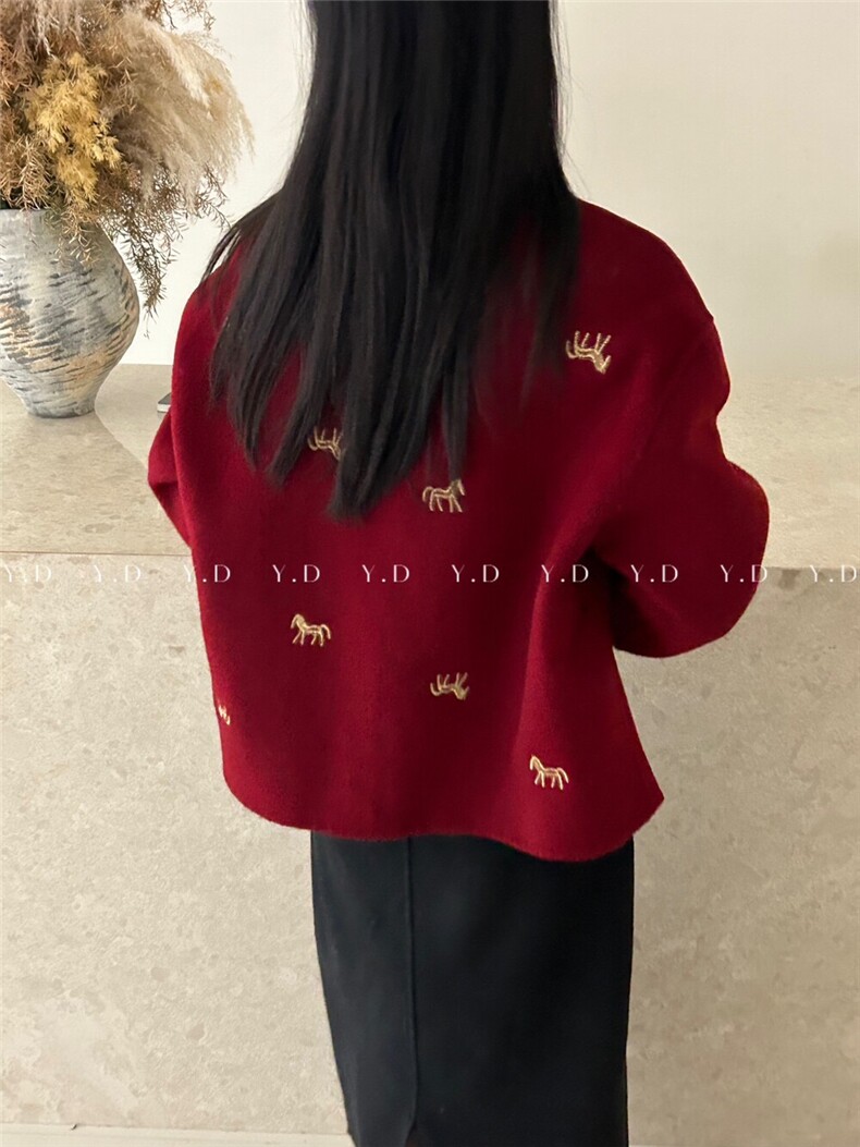 【依嘟】新中式红色女重工刺绣小马金扣新年好运穿搭小个子羊毛外,女装双面呢大衣,依嘟服饰
