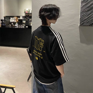 抖音得物高品质二开240克宽松纯棉美式潮牌三条杠织带短袖T恤,黑棉衬衫穿搭图片