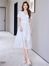 现货2025夏装法式气质女中长款新款时尚设计感遮肚子连衣裙，女装连衣裙，时尚俏佳人