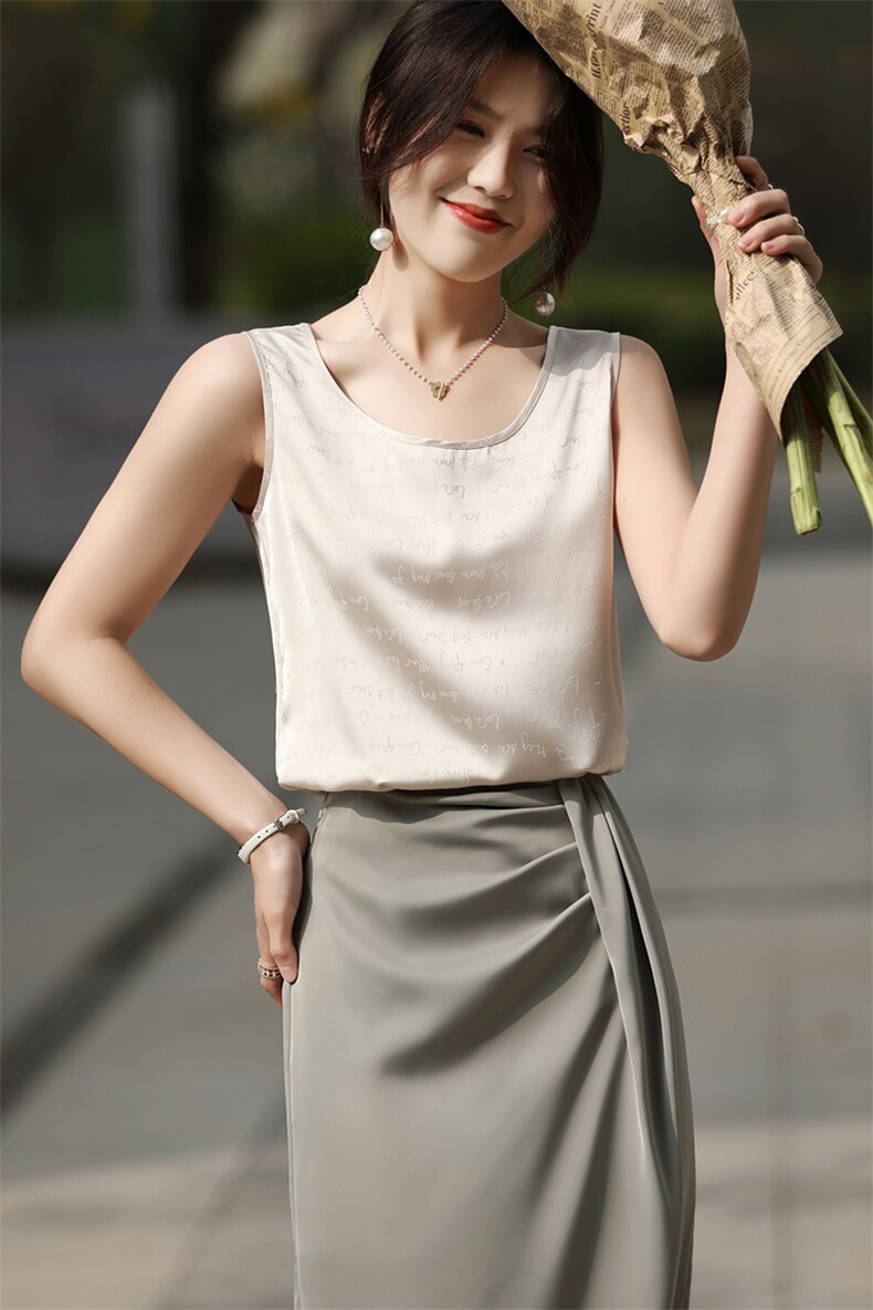 爆款印花真丝吊带背心女圆领内搭西装打底缎面桑蚕丝上衣春季V领,女装背心吊带,朝贺羊绒