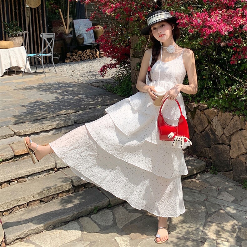 绝美休闲显瘦度假连衣裙2025年夏季新款法式立体刺绣挂脖蛋糕裙潮,女装连衣裙,2C030