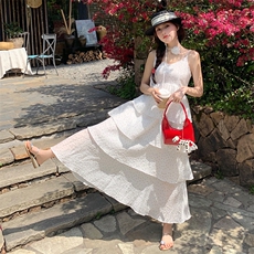 绝美休闲显瘦度假连衣裙2025年夏季新款法式立体刺绣挂脖蛋糕裙潮，女装连衣裙，2C030