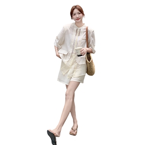 米白色时尚减龄轻薄衬衫套装女2025夏季新款小个子休闲短裤两件套图片