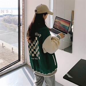 主推现货休闲拼色棒球服时尚印花短外套图片