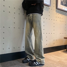 泥黄色