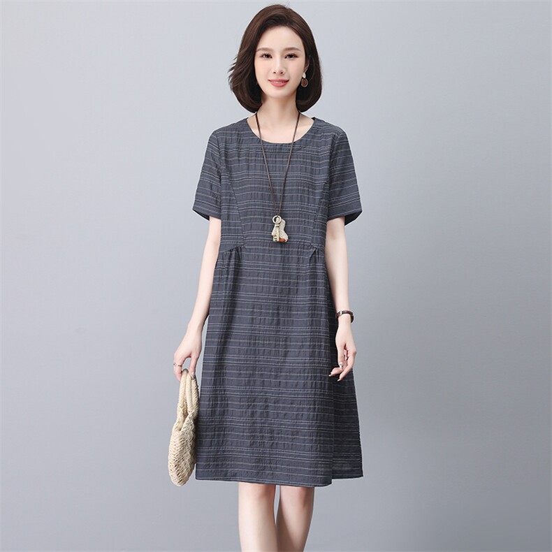 中年今年流行条纹连衣裙女夏季宽松减龄显瘦遮肚妈妈休闲中长裙子,女装连衣裙,忆绮罗