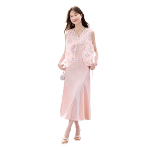 夏季新款现货！2026洋气时尚重工刺绣花马甲+珍珠吊带长裙套装女图片