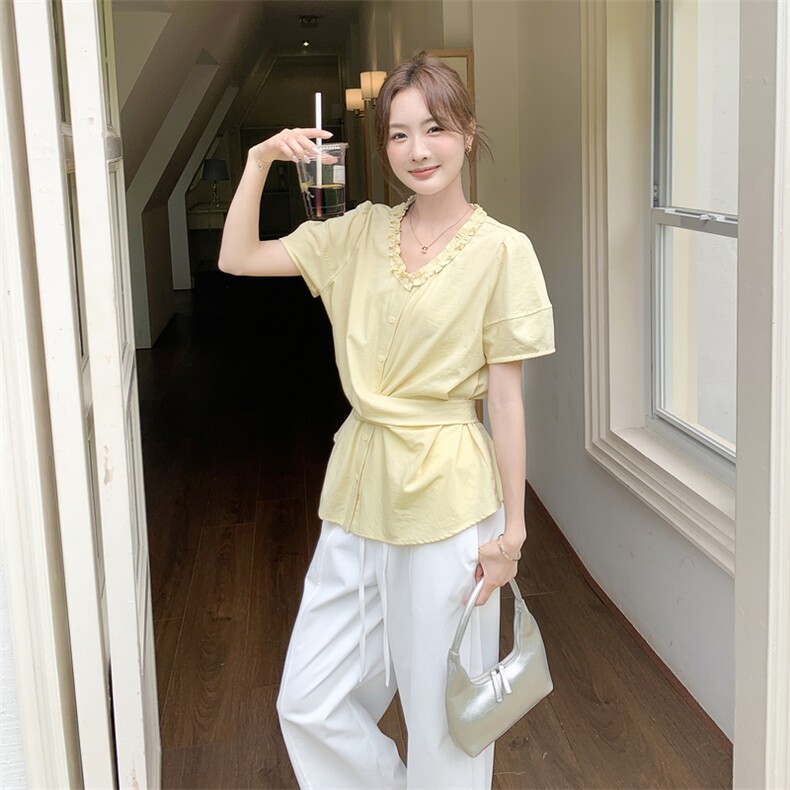 2026年夏季木耳边V领短袖衬衫收腰显瘦不规则上衣套裤两件套,女装套装/套裙,霓裳依族