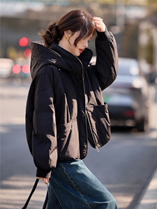 填充棉羊毛黑色保暖厚棉服女2026冬季新款连帽气质百搭设计感外套图片