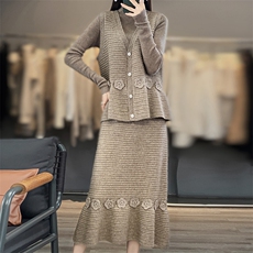 秋冬季新款女时尚百搭显瘦镂空花朵时尚气质两件套，女装套装/套裙，江南羊绒