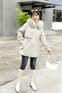 大毛领连帽派克服图片